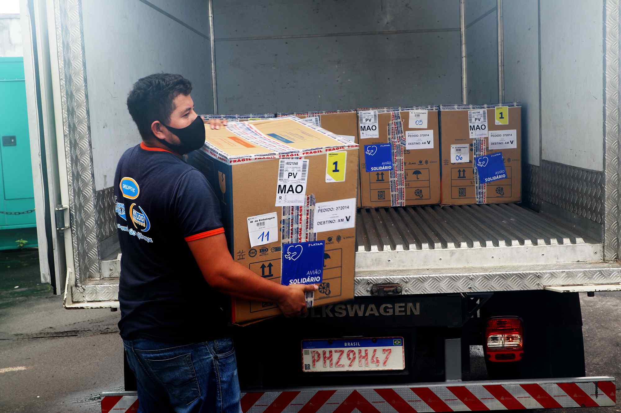 Amazonas recebe 83.070 doses de vacina da Pfizer