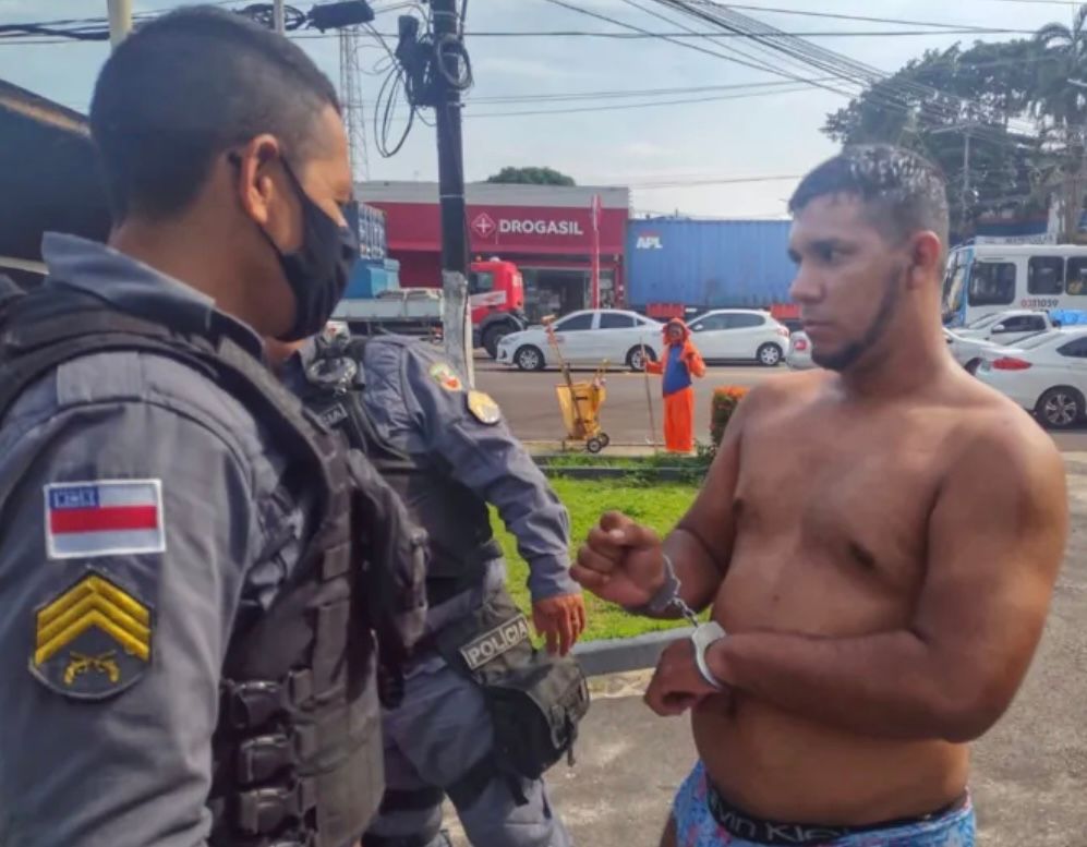 Homem é preso após jogar companheira de prédio em Manaus