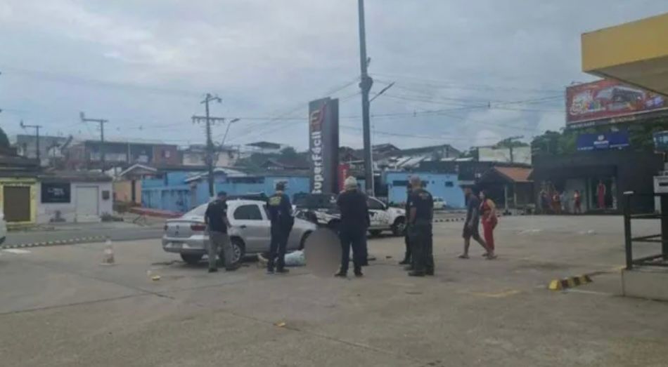 Homem morto a tiros em posto de combustível no Parque Dez