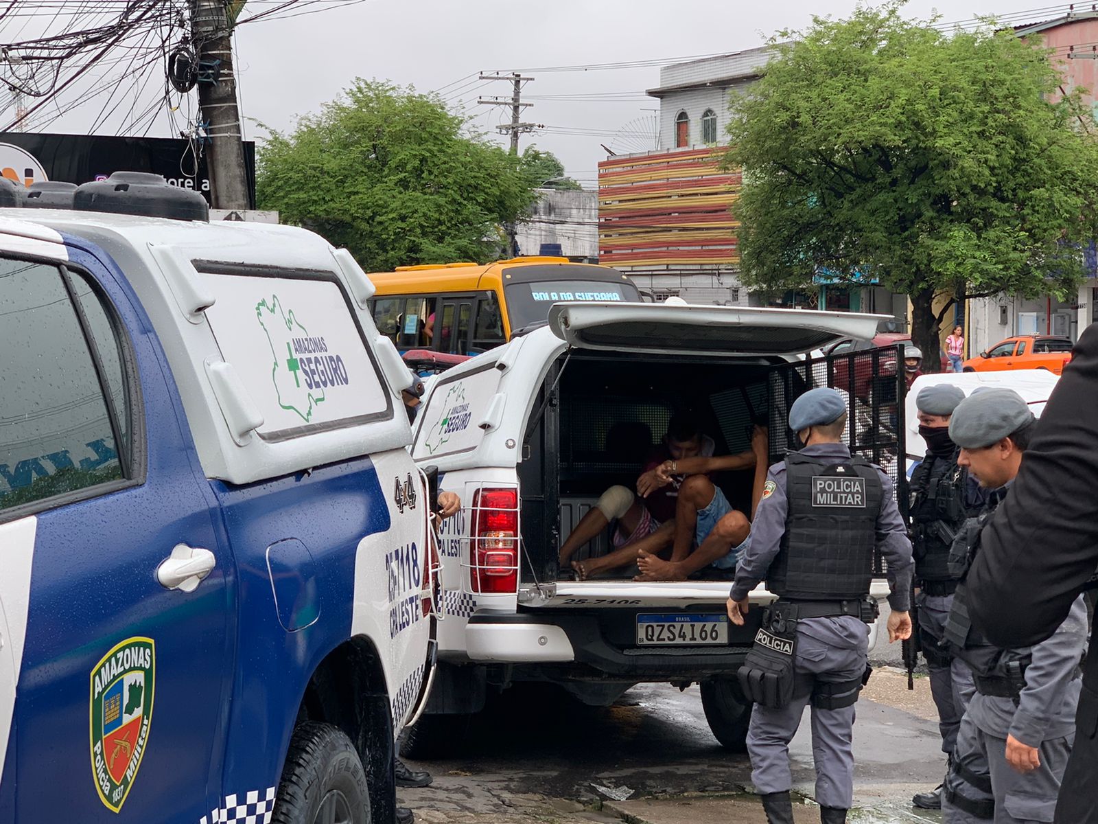 Suspeito morre e policial fica ferido em tiroteio na zona Leste