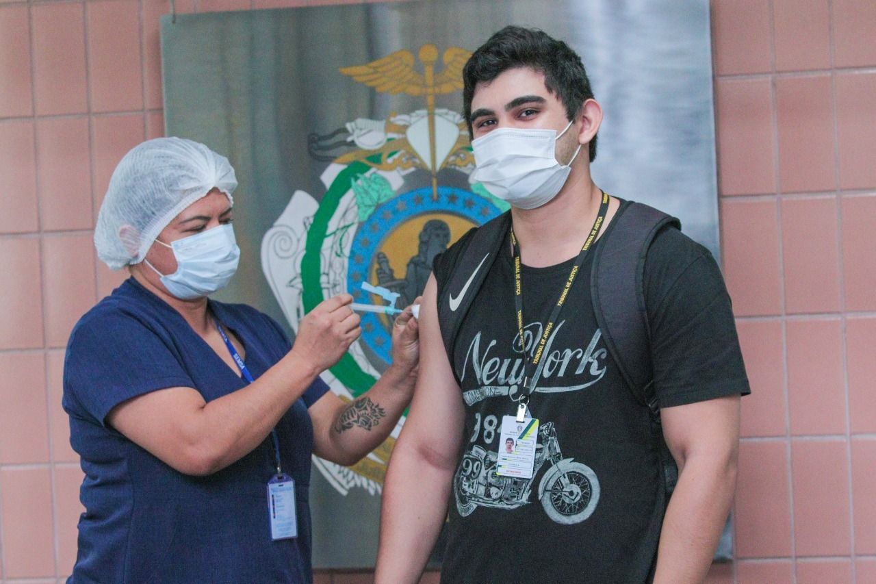 Prefeitura de Manaus instala posto de vacinação provisório no Fórum Henock Reis