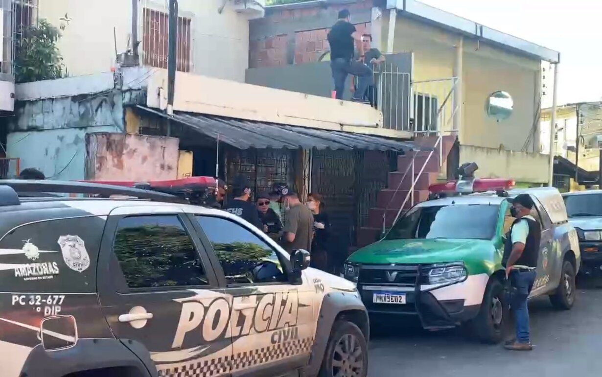 Homem invade residência, mata um e fere outro na zona Oeste
