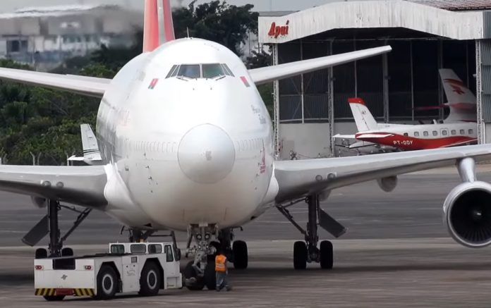 Dito & Feito - CENA INESQUECÍVEL –  Em voo inédito, Boeing da Rubystar, sediada na Bielorrússia, aterrissa no aeroporto Eduardo Gomes, de Manaus
