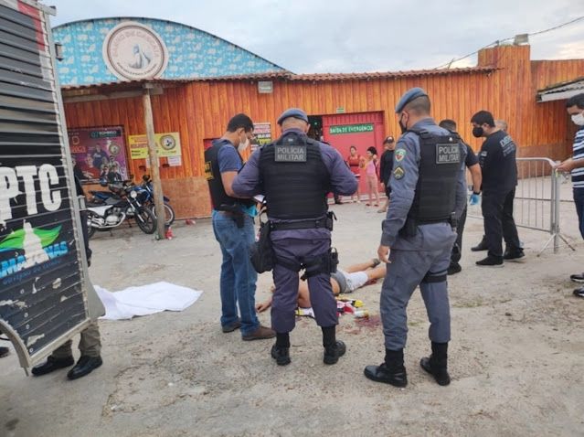 Após discussão, homem é morto ao sair casa de show no São José