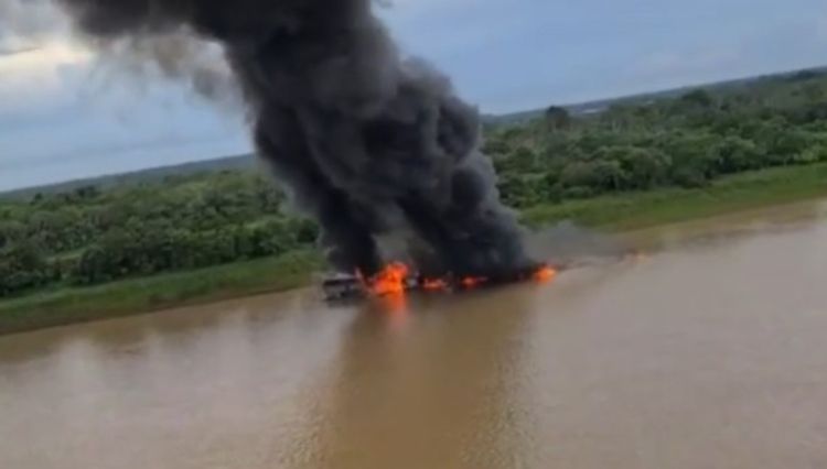 PF apreende 131 balsas por garimpo ilegal no Rio Madeira