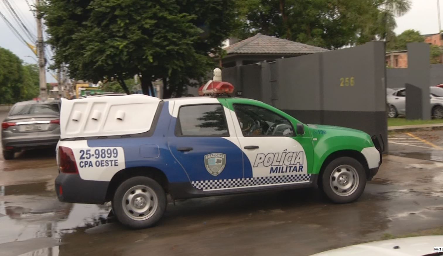 Homens morrem eletrocutados após encostar em portão de padaria