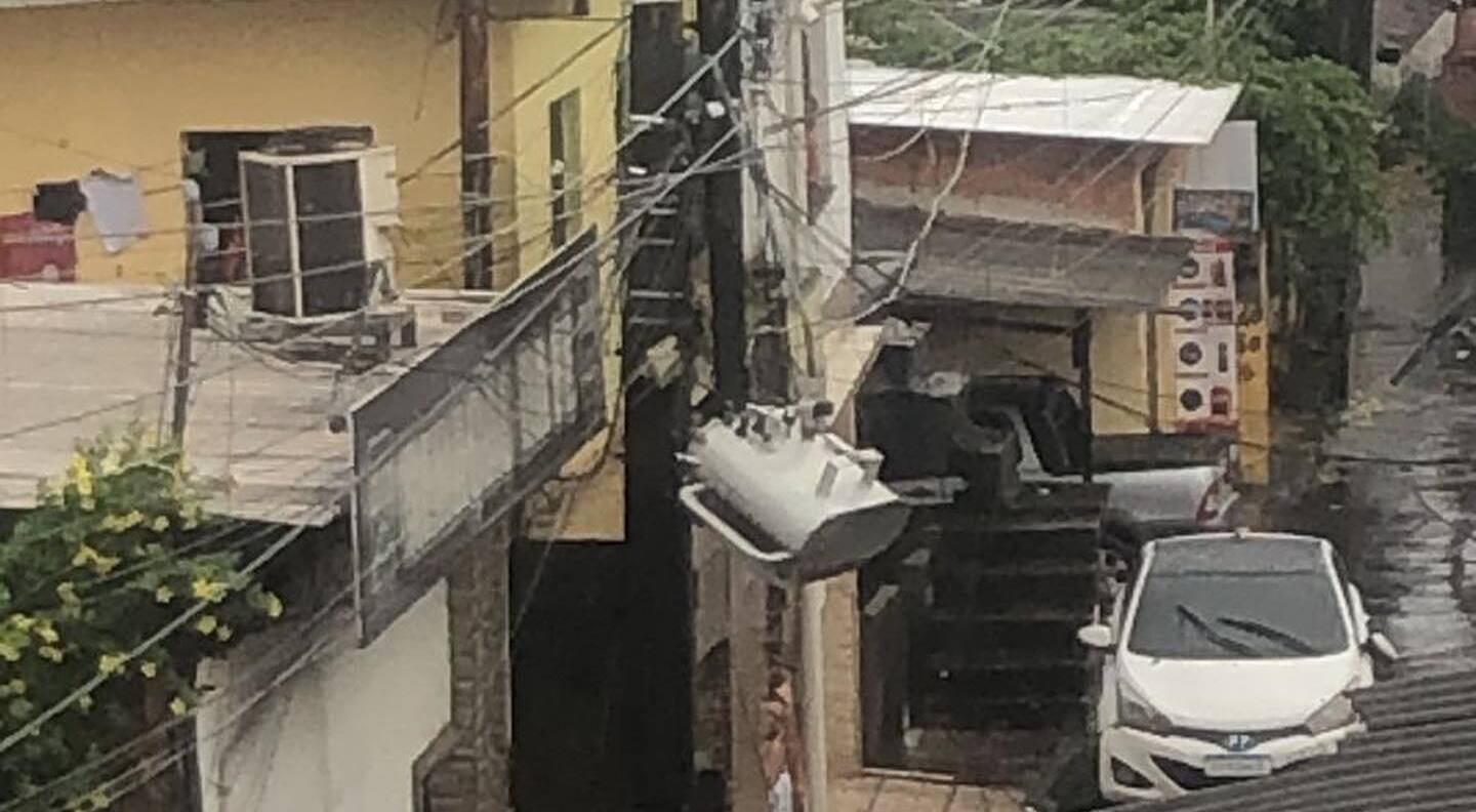 Chuva deixa 380 mil sem energia elétrica em Manaus
