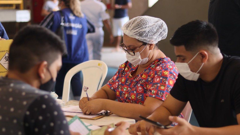 Vacinação segue em Manaus neste sábado em 23 pontos