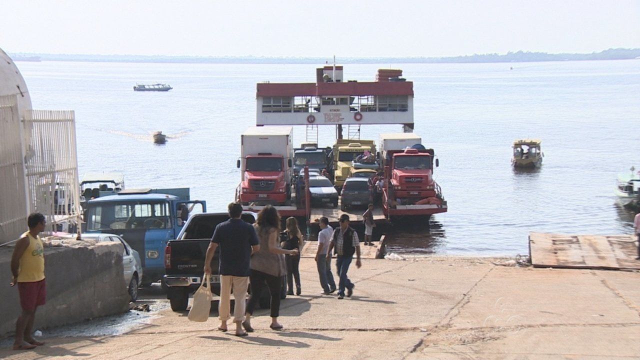 Quatro pessoas ficam feridas após explosão de balsa na Ceasa
