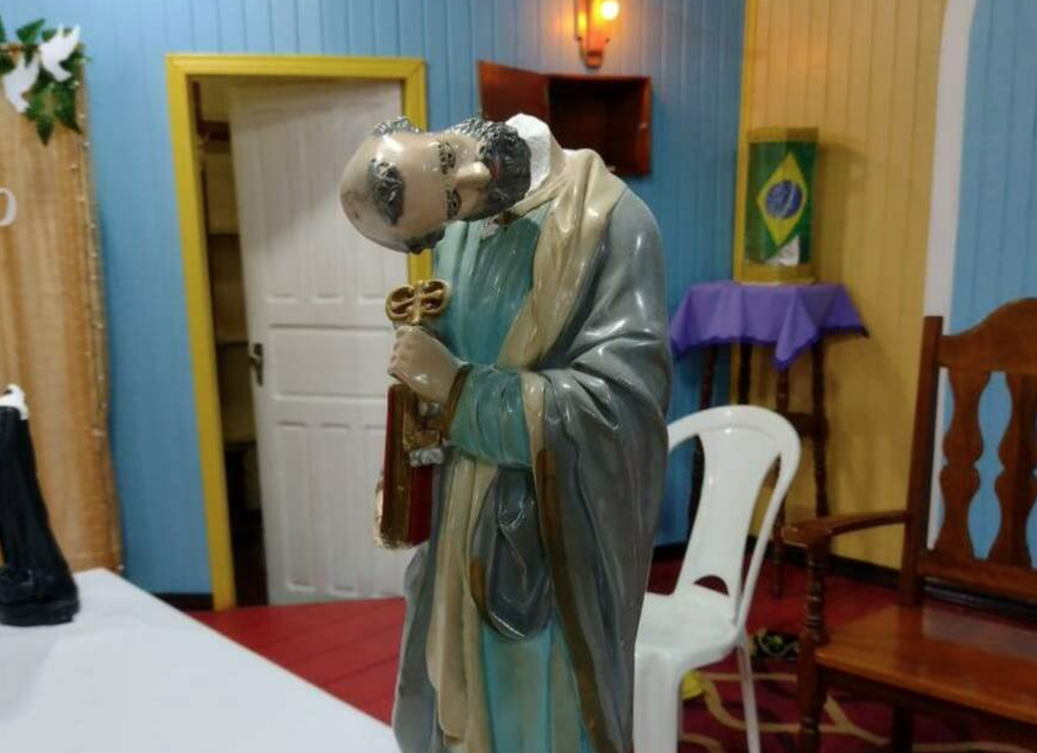 Igreja católica tem imagens destruídas por vândalos em Beruri