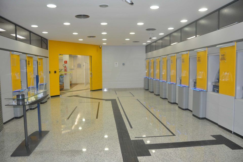 Agências bancárias funcionam para o público até quinta-feira