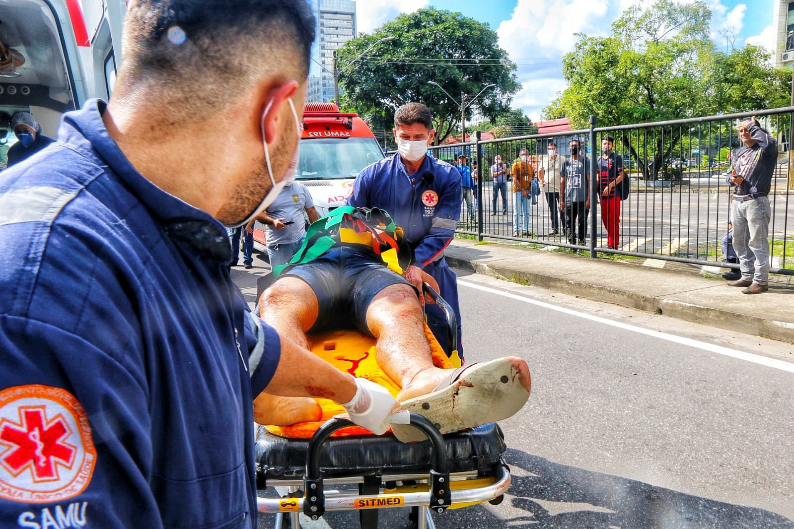 Segundo detento baleado em viatura morre em hospital de Manaus