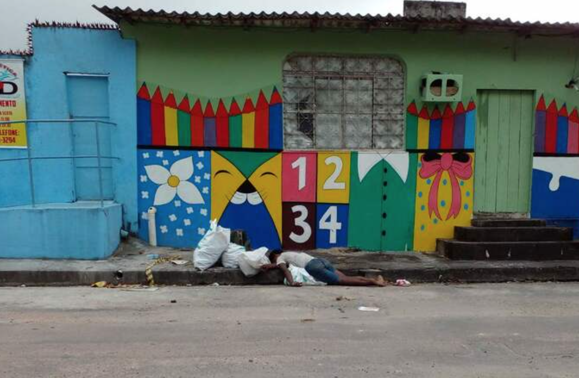 Homem é encontrado morto em meio a lixo na zona Norte