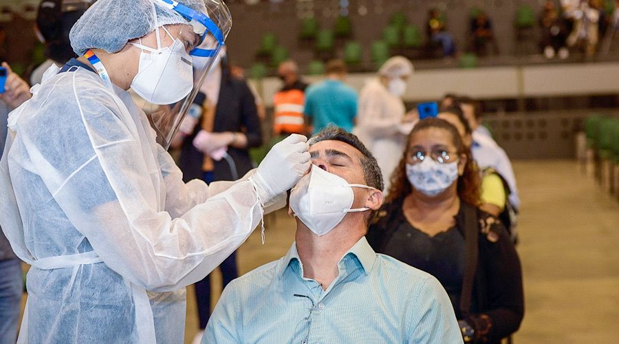 Prefeito anuncia contratação profissionais de saúde para Manaus
