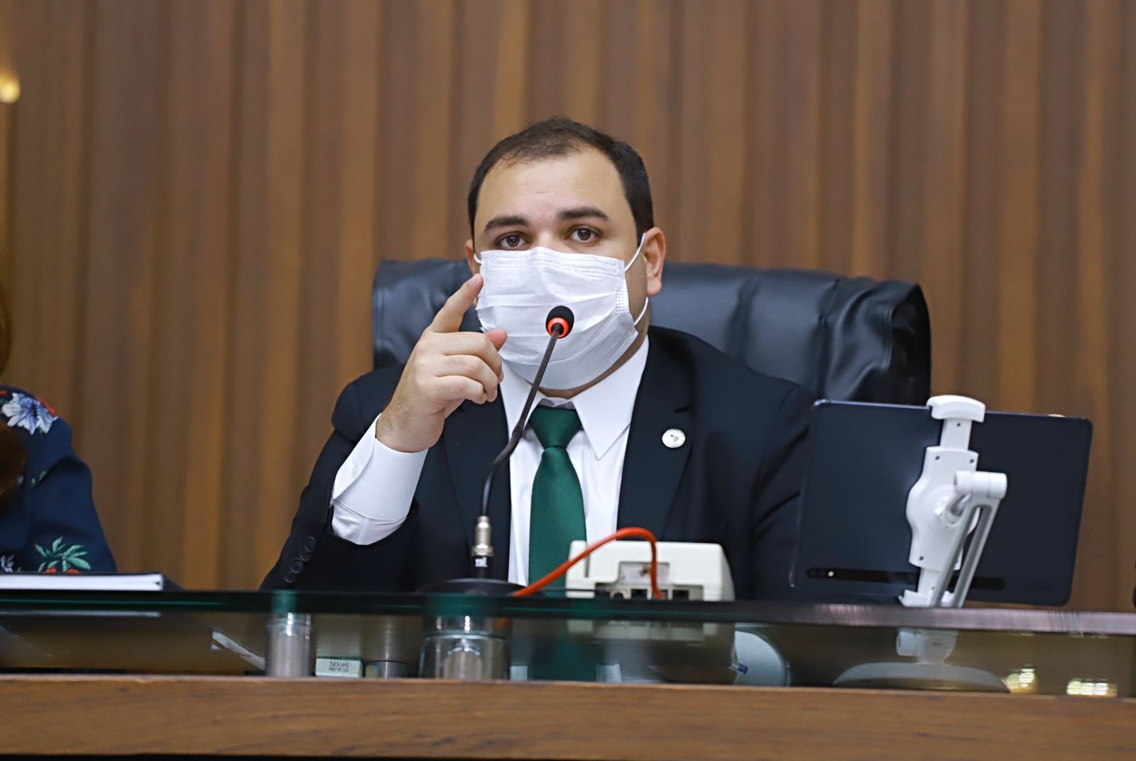 Roberto Cidade cobra comprovante de notificação prévia para troca de medidores pela Amazonas Energia