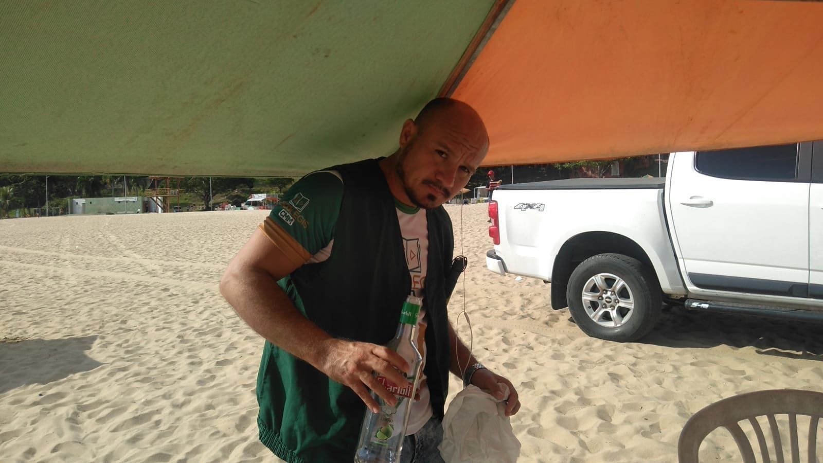 Prefeitura proíbe garrafas de vidro na praia da Ponta Negra