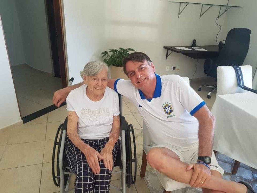 Mãe do presidente Jair Bolsonaro morre aos 94 anos