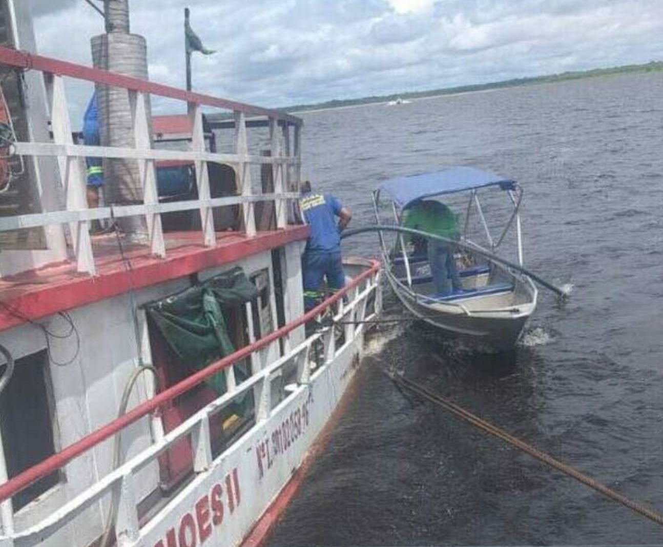 Empurrador que fazia travessia de balsa naufraga no AM