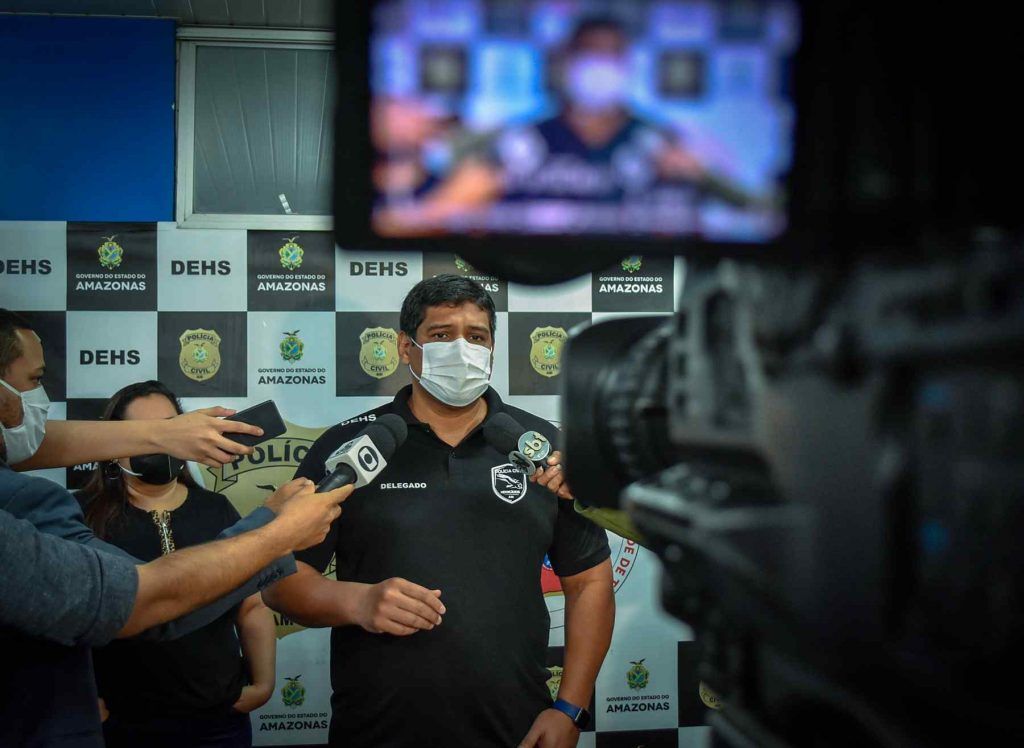 Mulher é presa suspeita de matar marido a facadas em Manaus