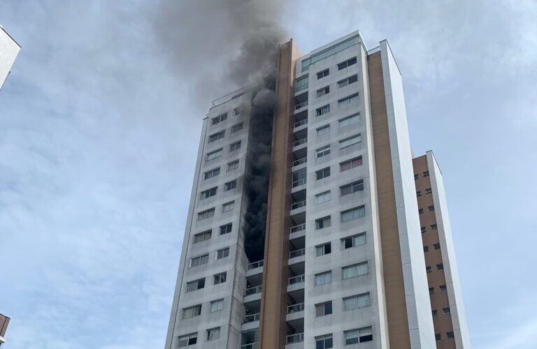 Princípio de incêndio atinge apartamento de luxo em Manaus