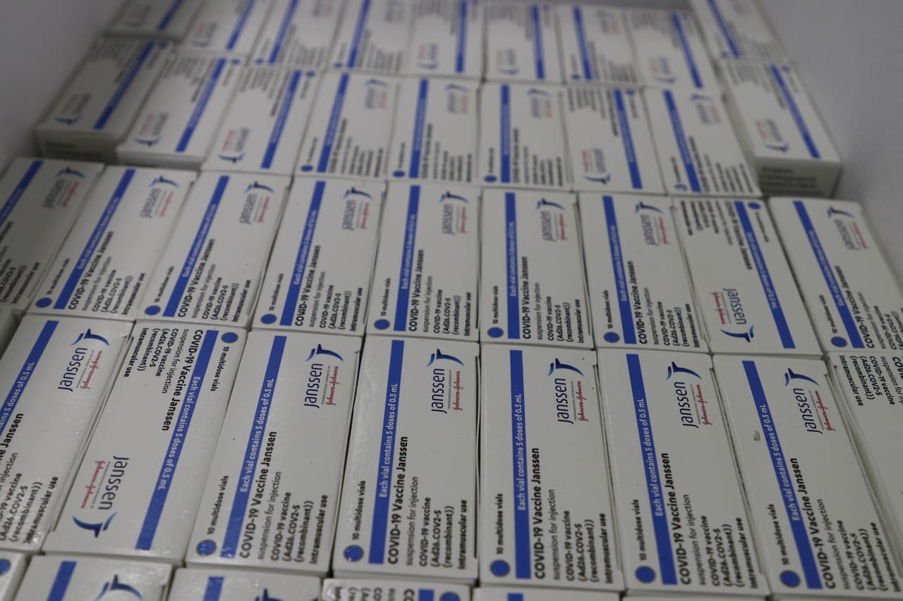 Amazonas recebe 99,6 mil doses de vacina contra Covid