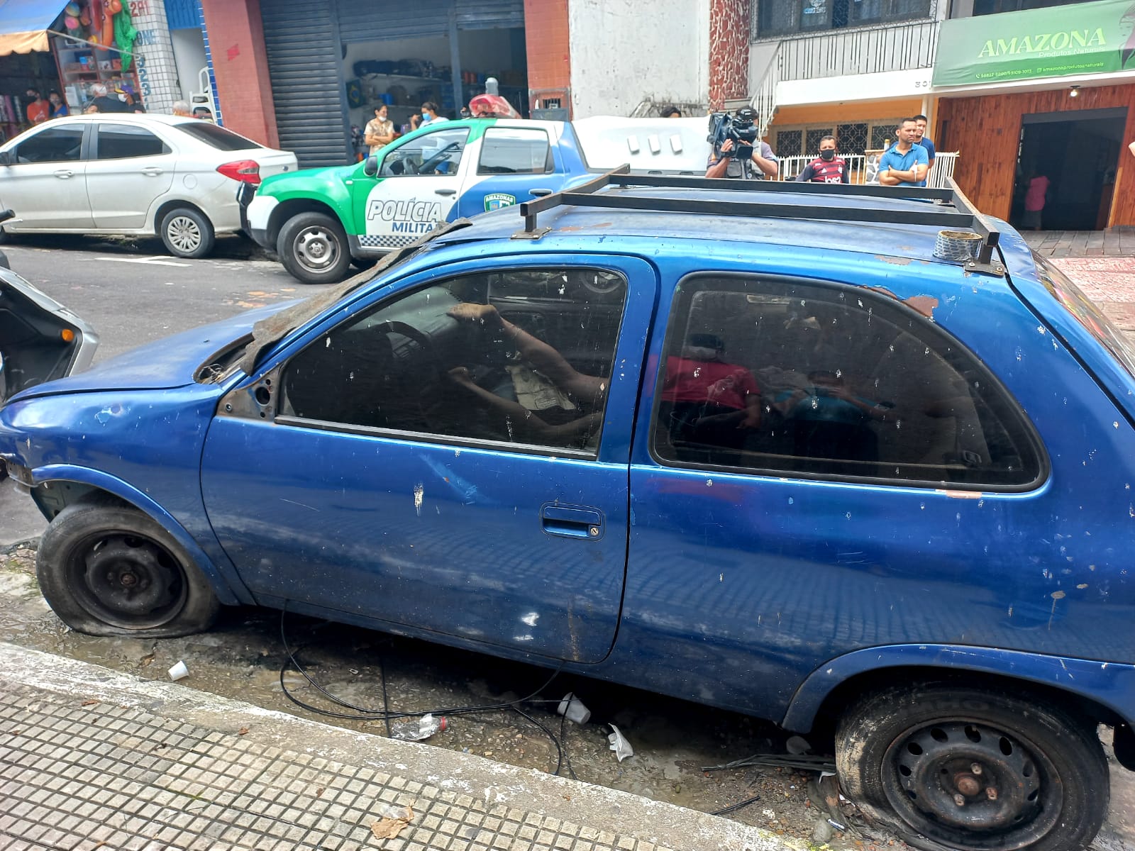 Homem é encontrado morto dentro de carro no Centro de Manaus