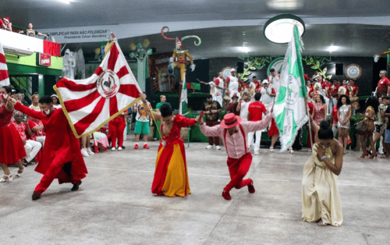 Quadras de escolas de samba de Manaus serão pontos de vacinação neste sábado
