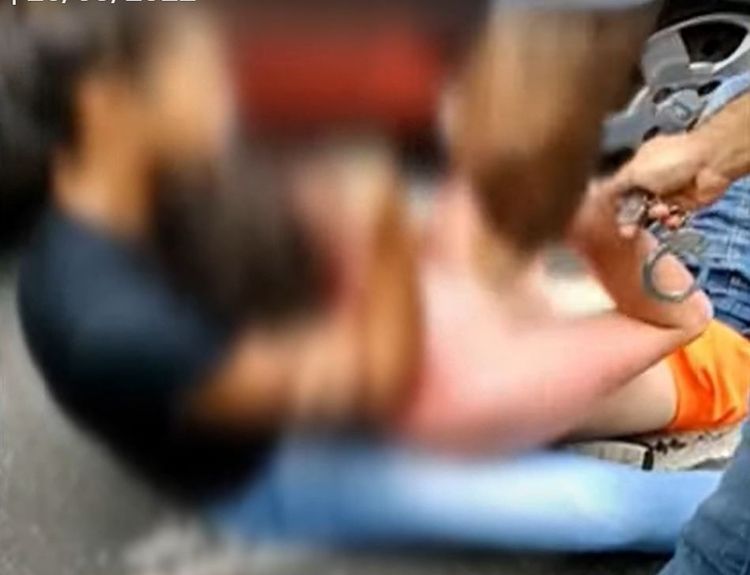 Mulher dá “mata-leão” e imobiliza criminoso durante assalto em Manaus