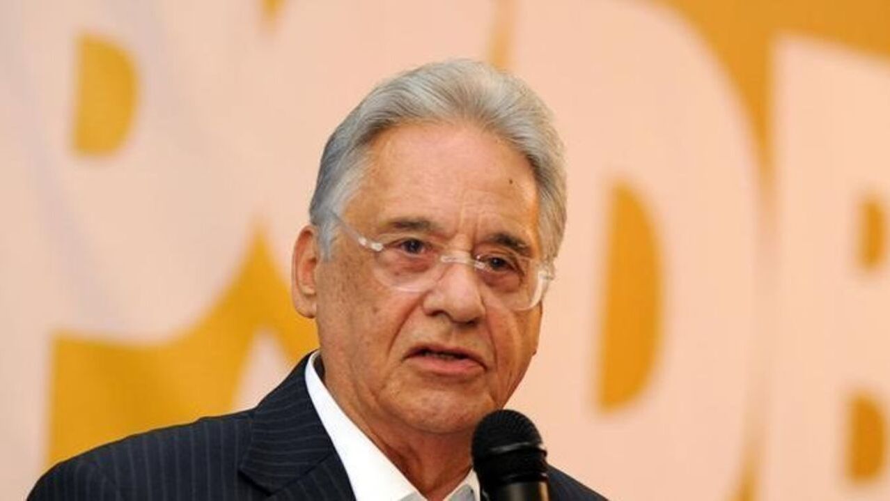 Ex-presidente Fernando Henrique sofre acidente e é internado em São Paulo