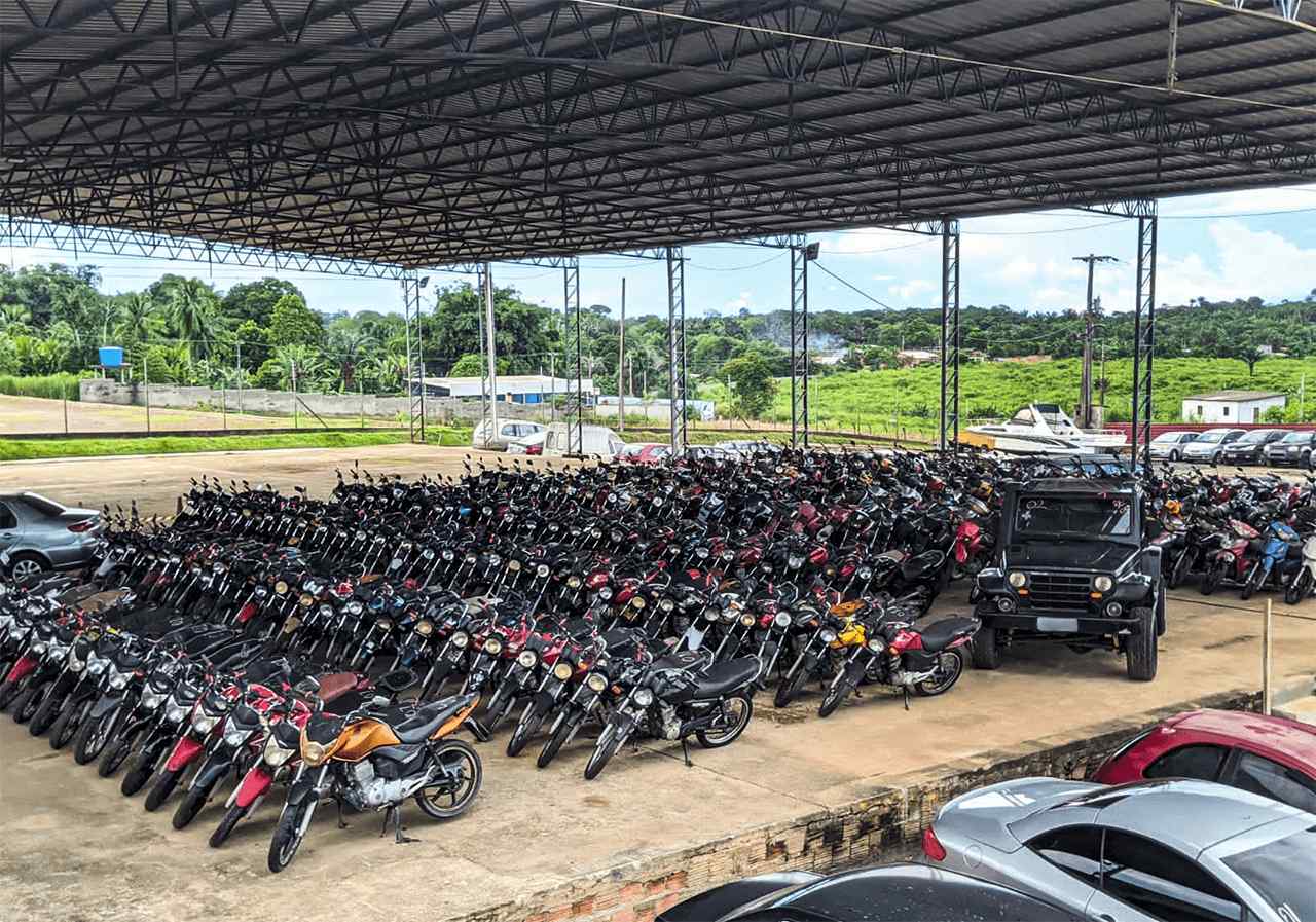 Detran-AM negociou 222 veículos no primeiro leilão do ano