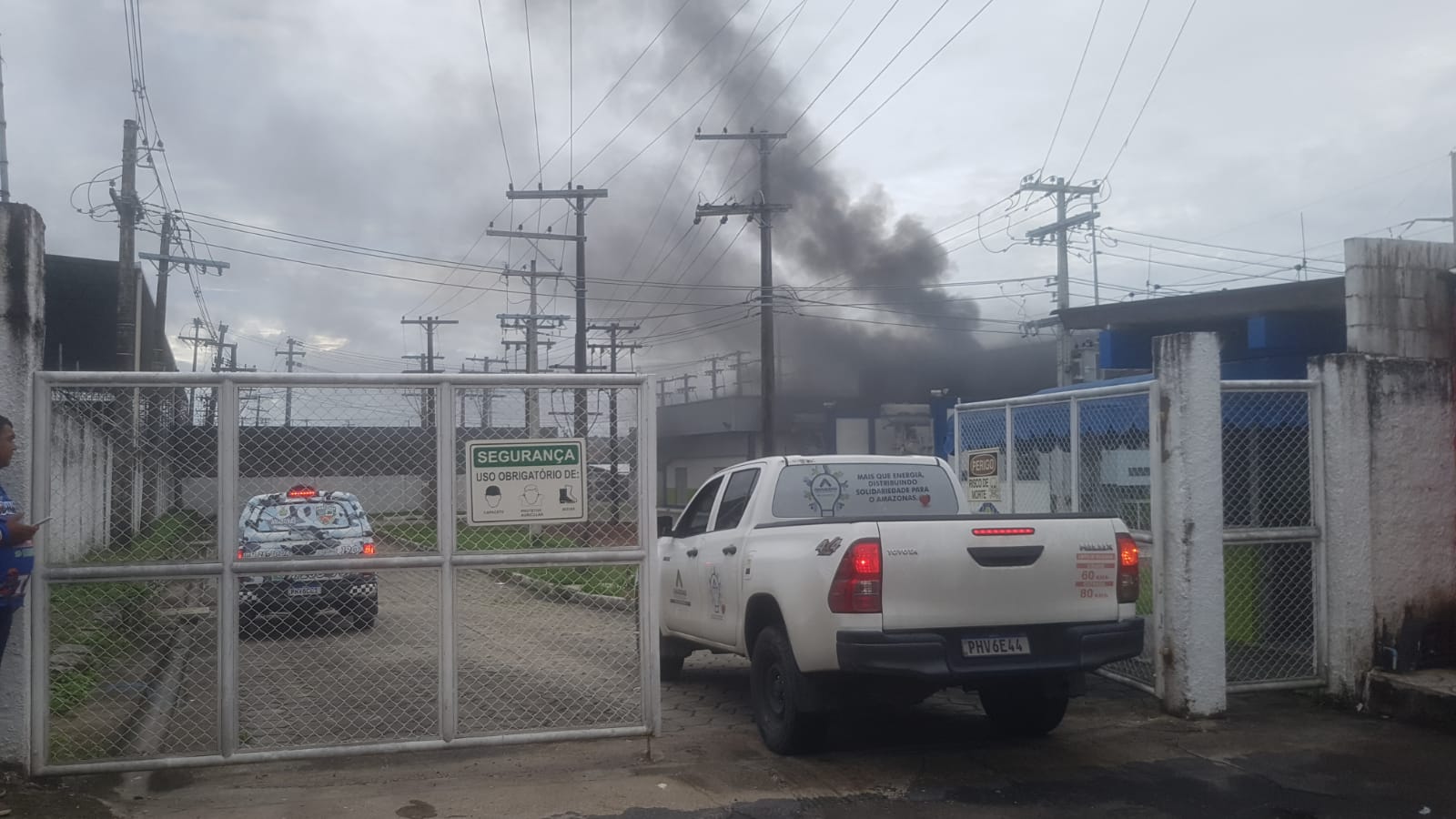 Incêndio em subestação causa falta de energia em bairros de Manaus
