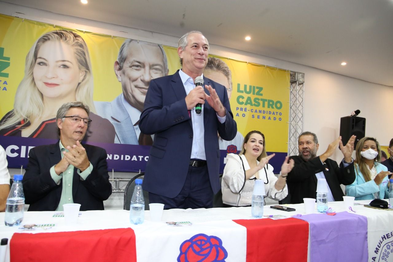 Em Manaus, Ciro defende Zona Franca e lança candidatos do PDT