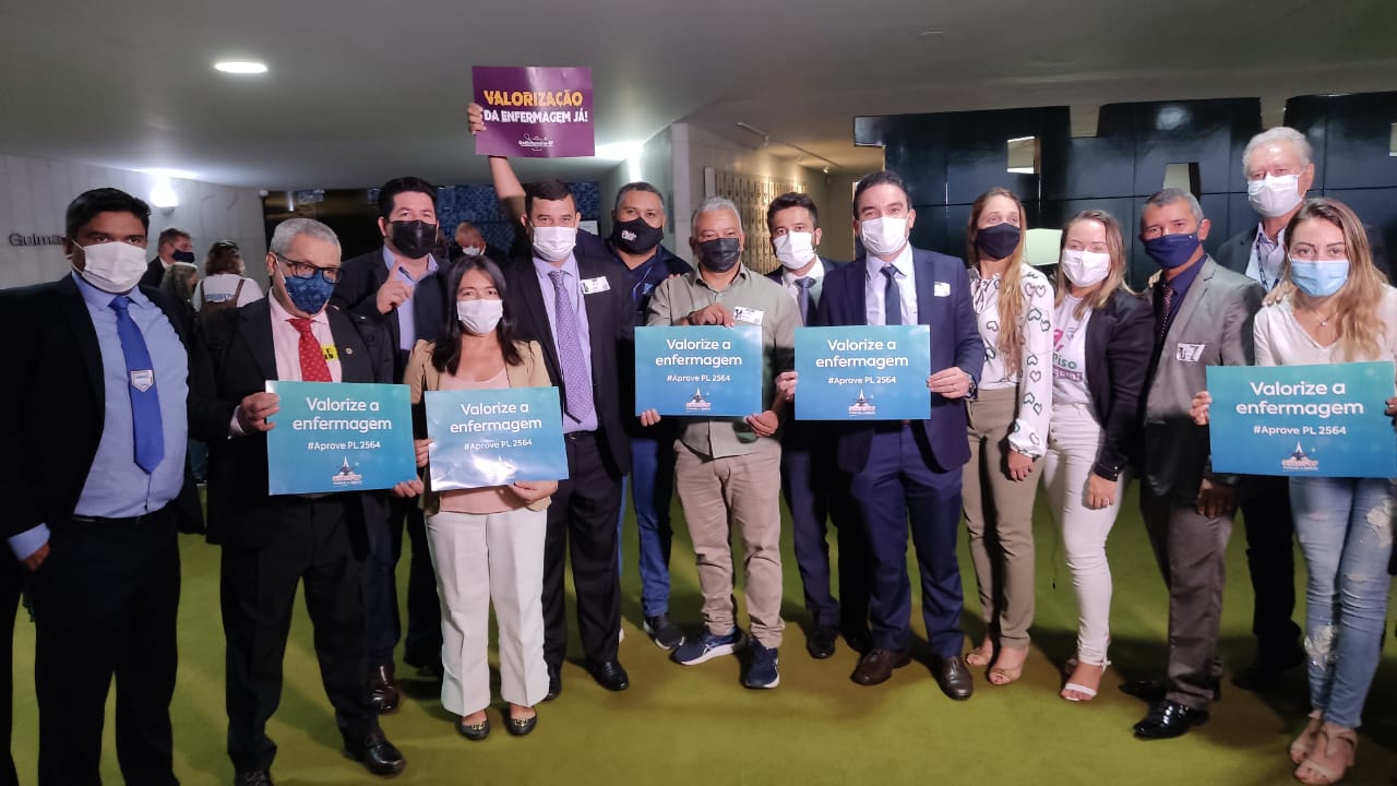 Deputados Federais aprovam pedido de urgência do piso salarial da enfermagem