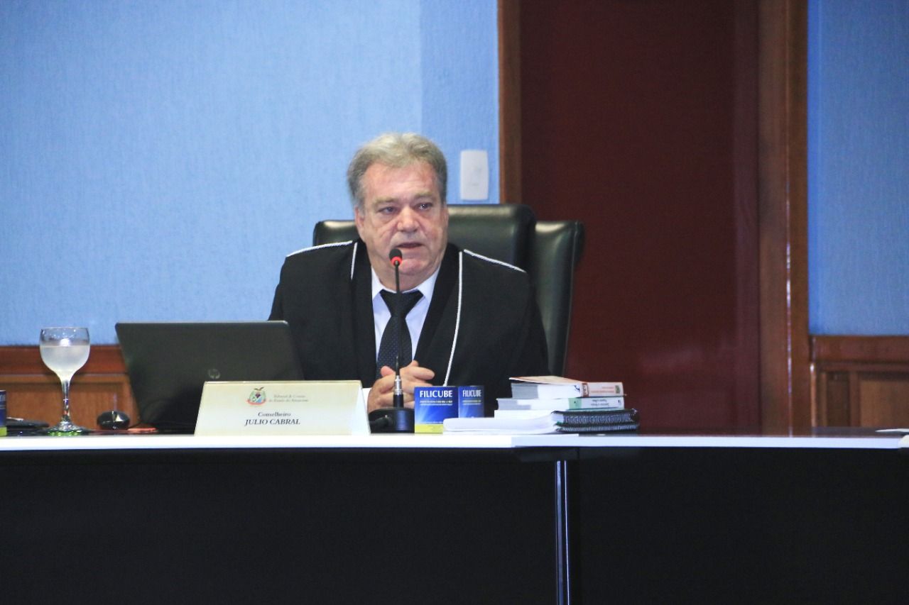 Conselheiro Júlio Cabral é aposentado pelo TCE-AM
