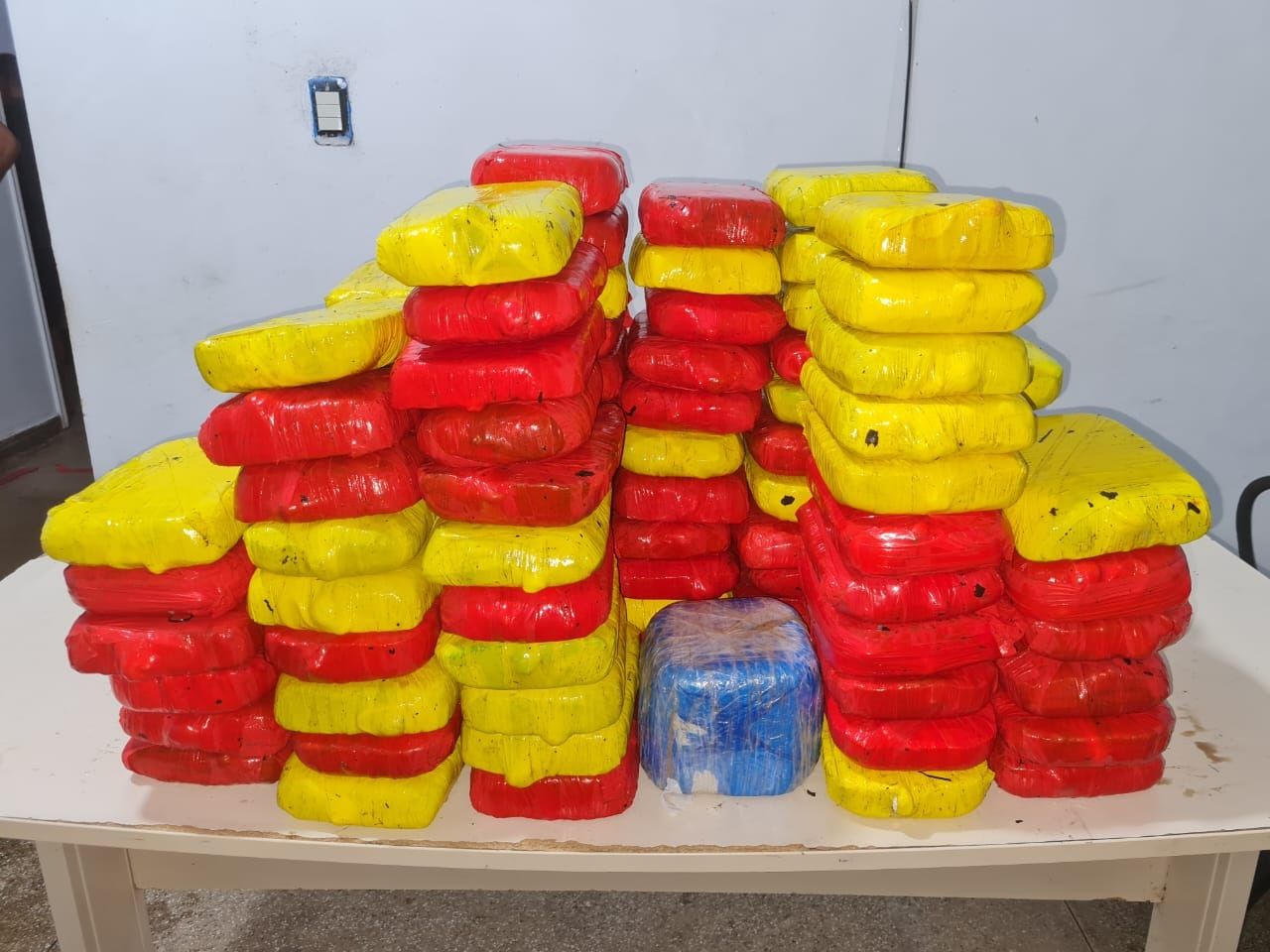 Homem é preso com cerca de 100 kg de drogas no AM