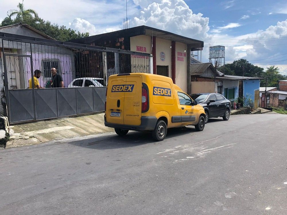 Assaltantes roubam encomendas de entregador dos Correios em Manaus