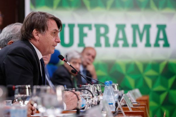Bolsonaro descumpre promessa e prorroga decreto que compromete Zona Franca de Manaus