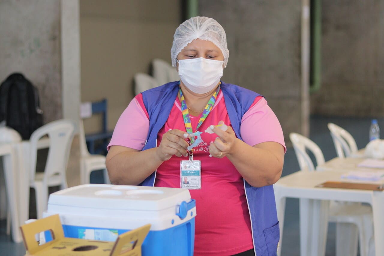 Manaus inicia vacinação contra influenza e sarampo com 170 pontos