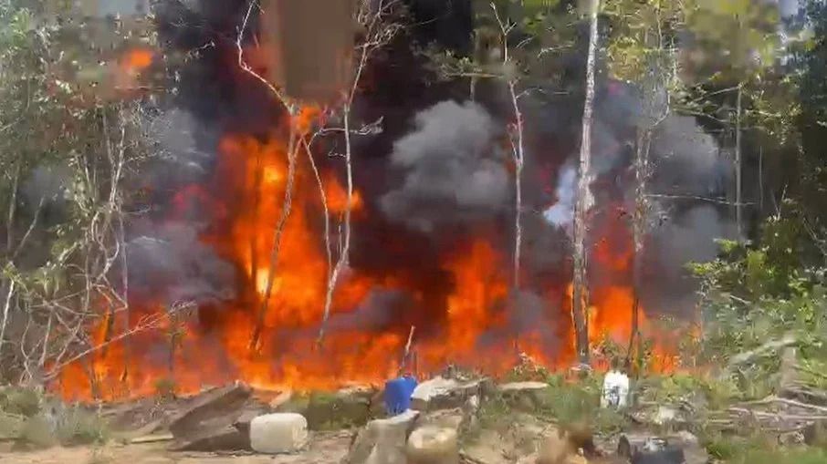 PF destrói materiais usados por garimpeiros na Terra Indígena Yanomami