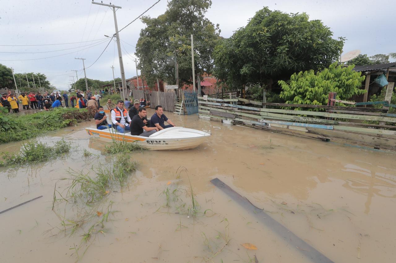 Governo anuncia repasse de R$1 milhão para auxiliar famílias atingidas pela chuva em Parintins