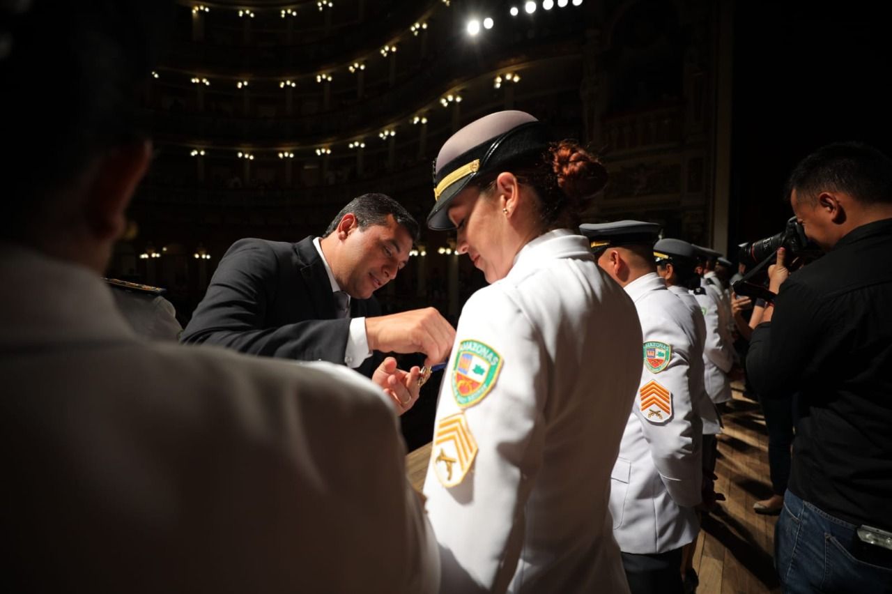 Wilson Lima anuncia promoções e abono fardamento a PMs e bombeiros