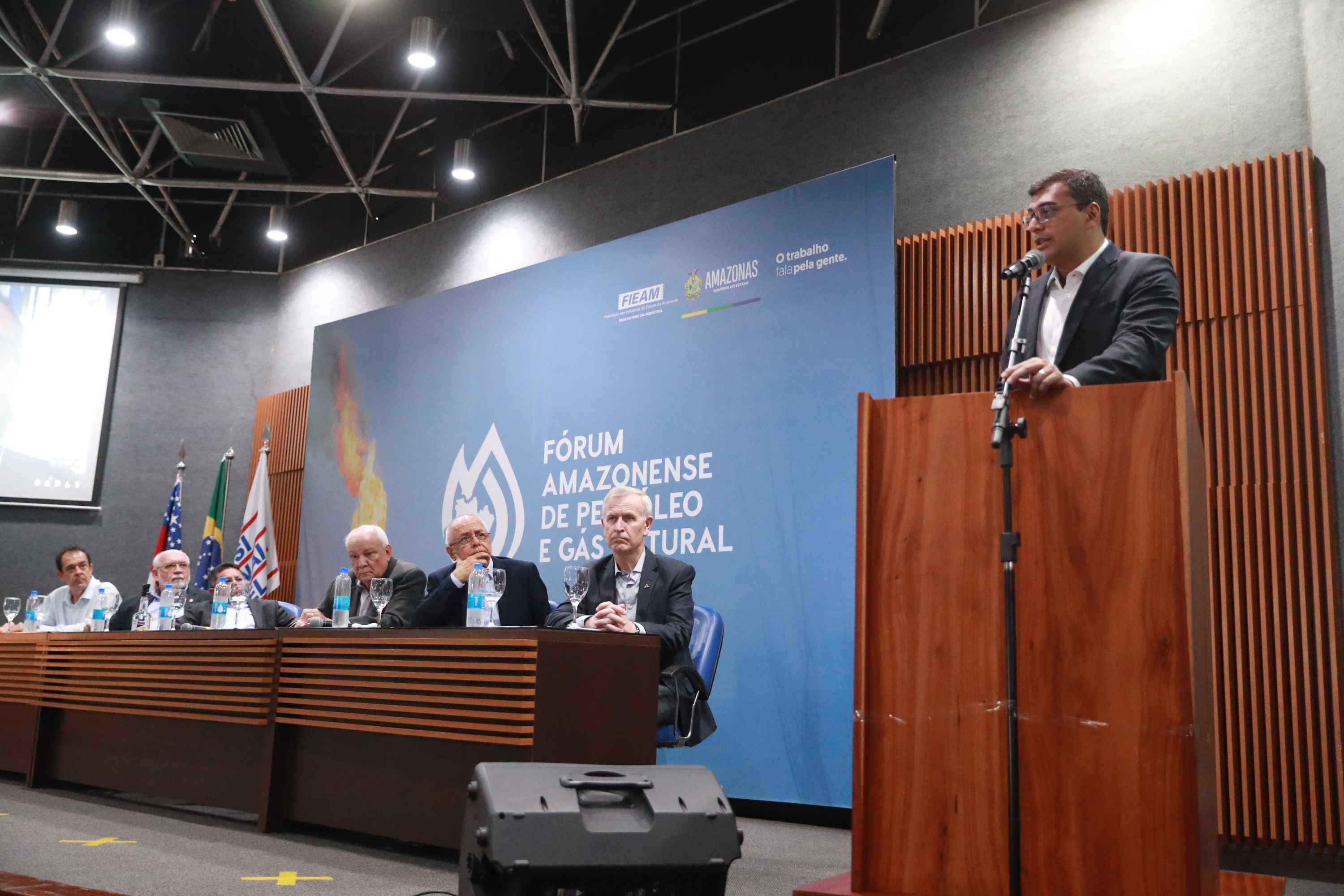 Ao instalar Fórum de Petróleo e Gás, Wilson Lima defende diversificação de matriz econômica