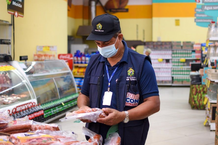 Procon-AM apreende 19 Kg de produtos em supermercado
