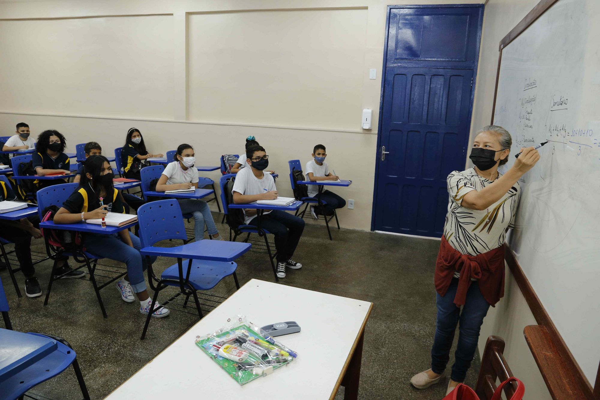 Secretaria de Educação lança editais de seleção para contratar 416 professores