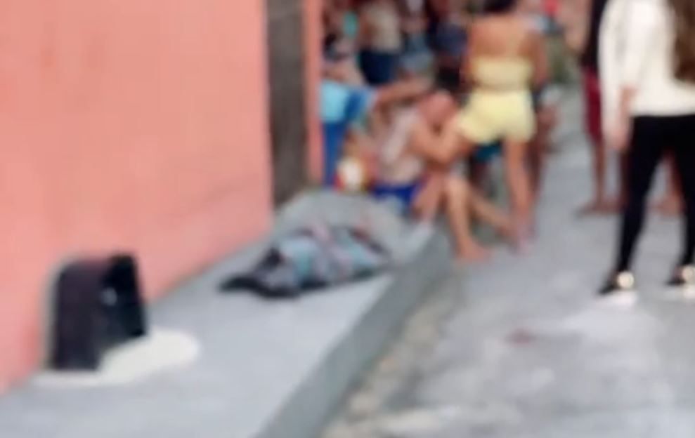 Mulher mata babá a facadas no Jorge Teixeira