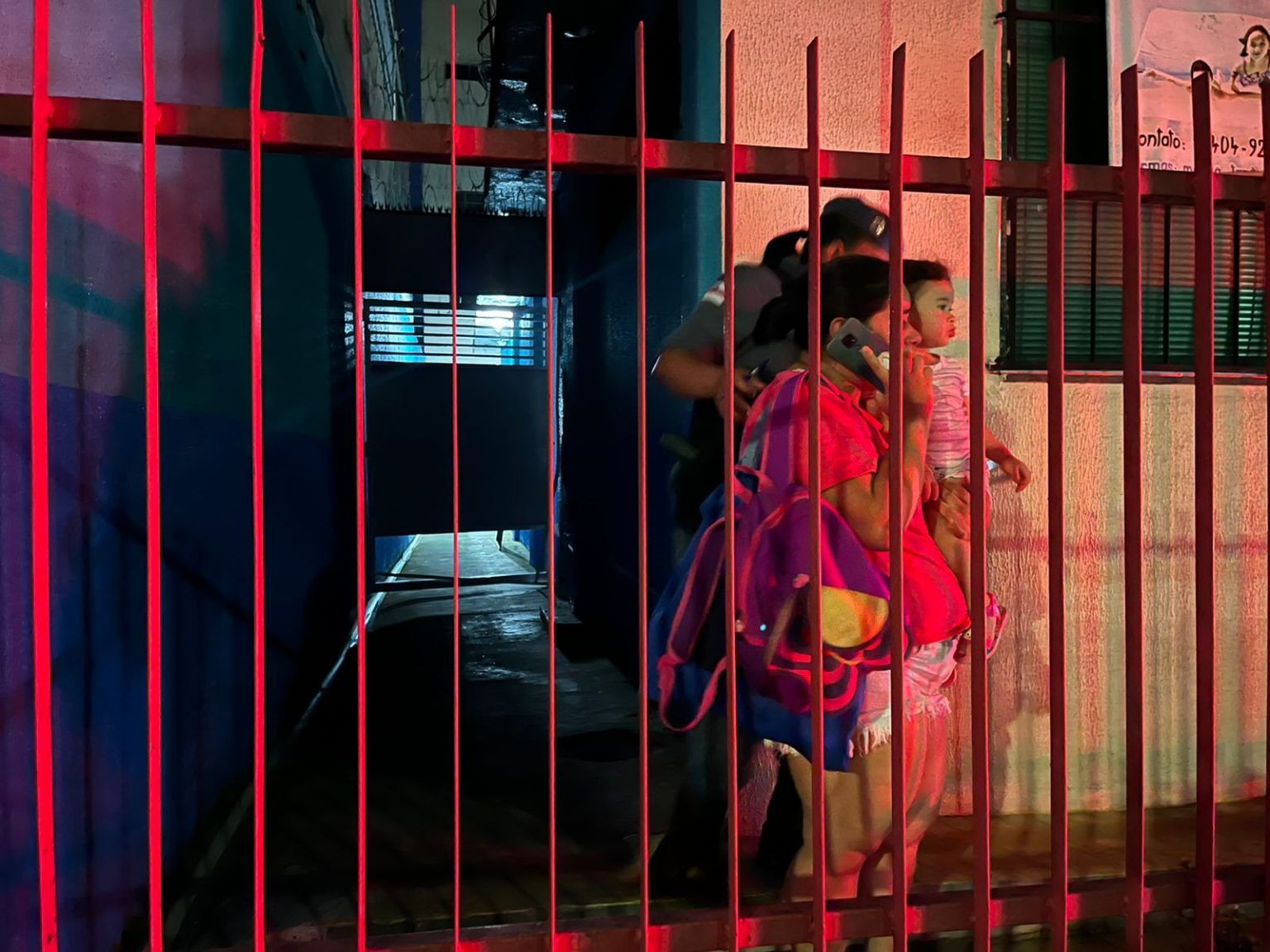 Criminoso invade escola de natação e faz reféns durante arrastão