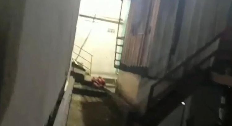 Encapuzados invadem beco e atiram em homem em Manaus