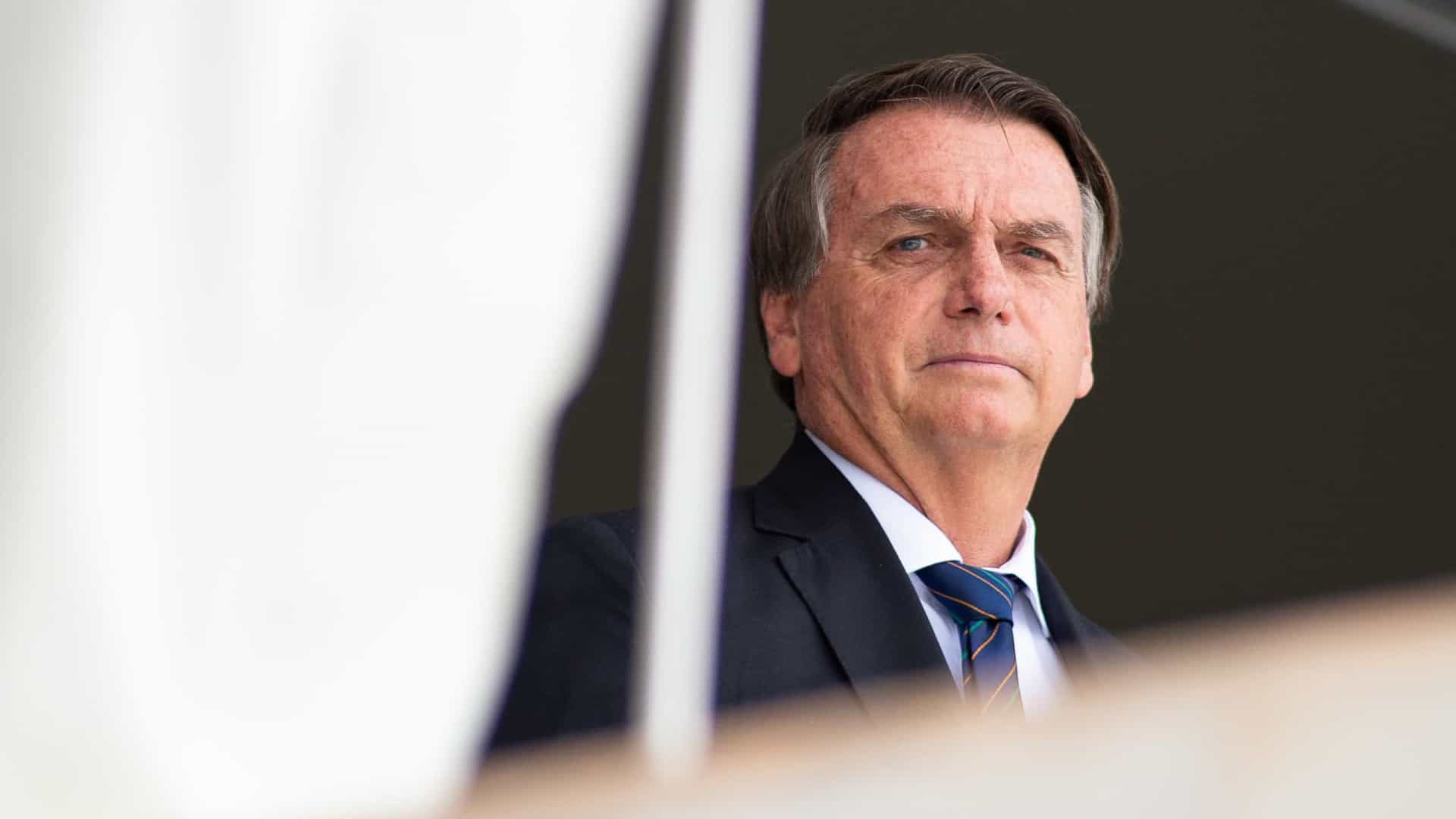 Bolsonaro ironiza Anitta e critica DiCaprio por 'jatinhos e iate'