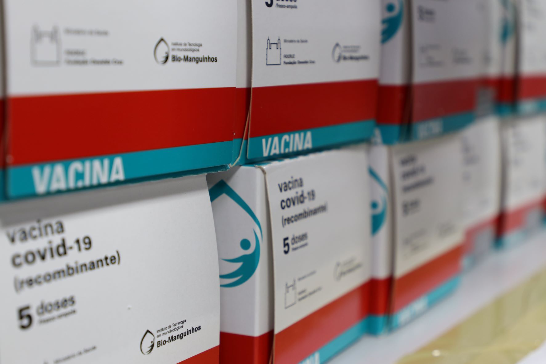 Amazonas recebe 71 mil doses de vacinas da AstraZeneca, nesta terça-feira