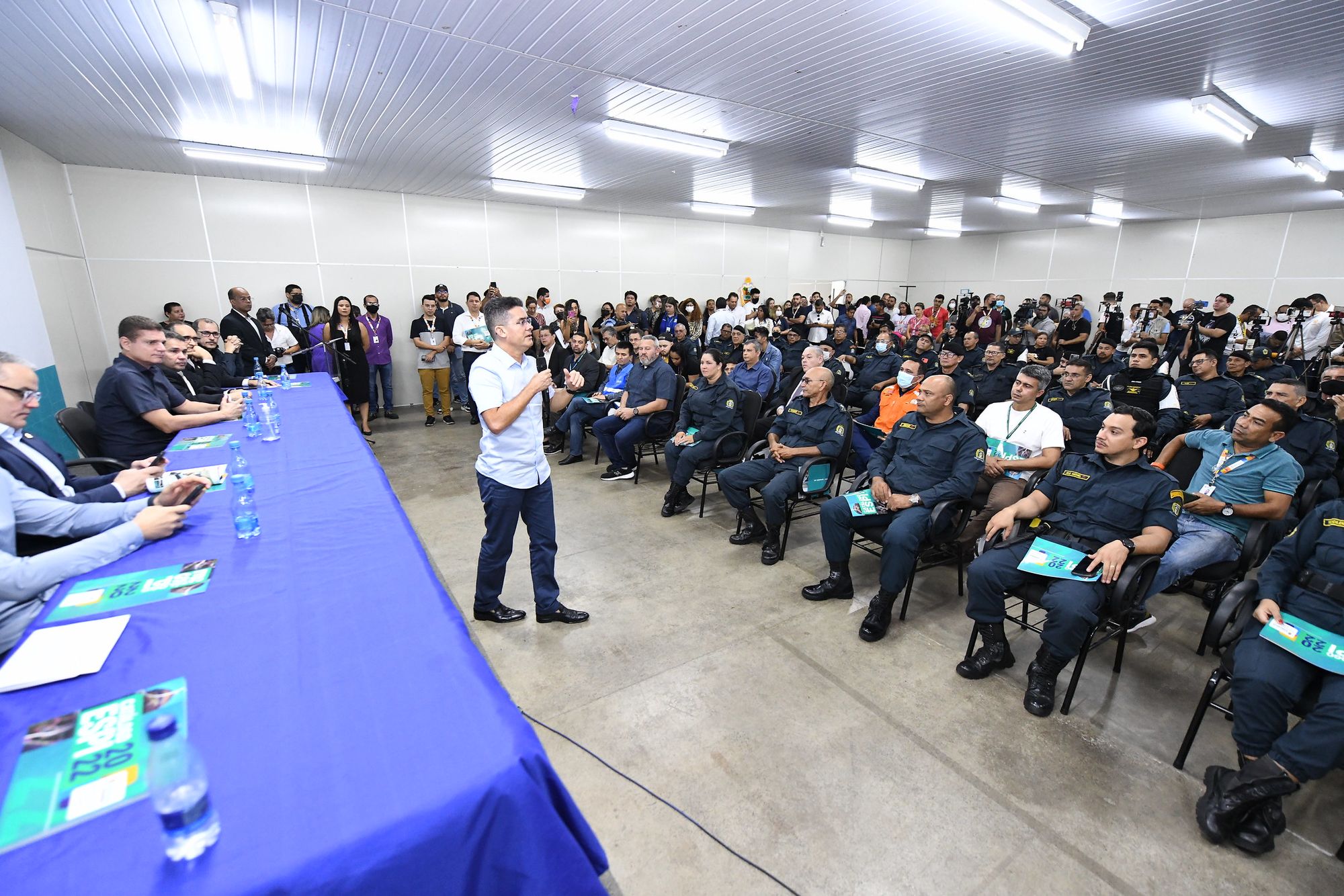 Prefeitura entrega certificados a guardas que participaram de curso para o uso de armas